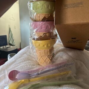 Set of 8 Ice Cream Cone Bowls and 4 Spoons(collectibles)